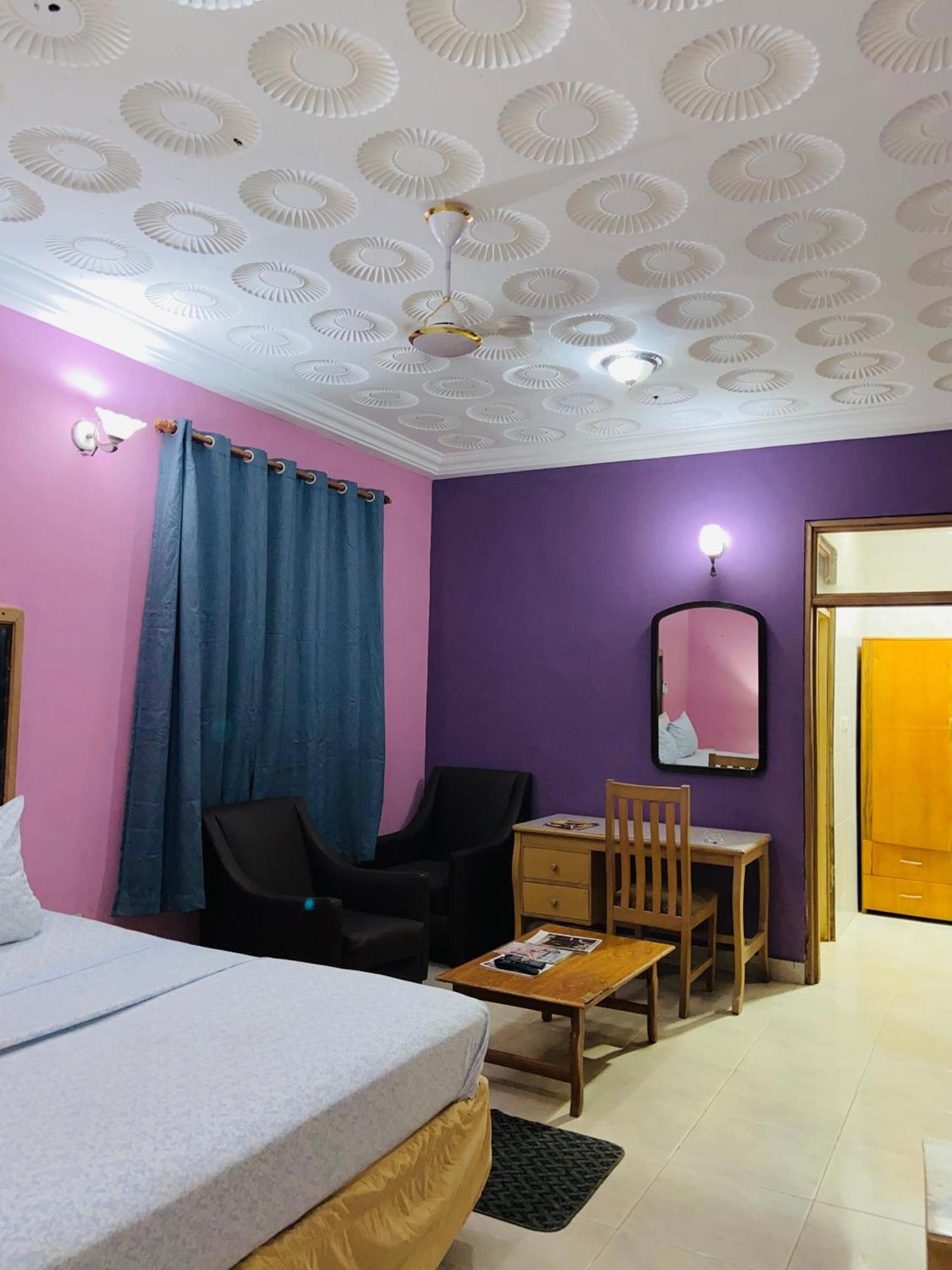 Heaven Gate Hotel Άκρα Εξωτερικό φωτογραφία