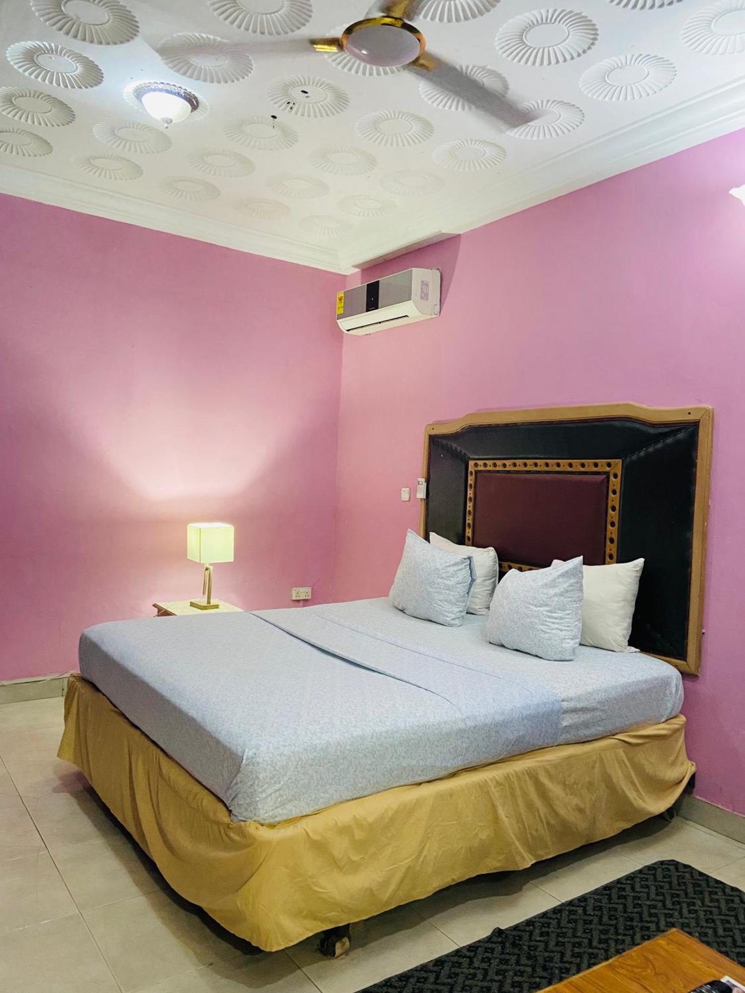Heaven Gate Hotel Άκρα Εξωτερικό φωτογραφία
