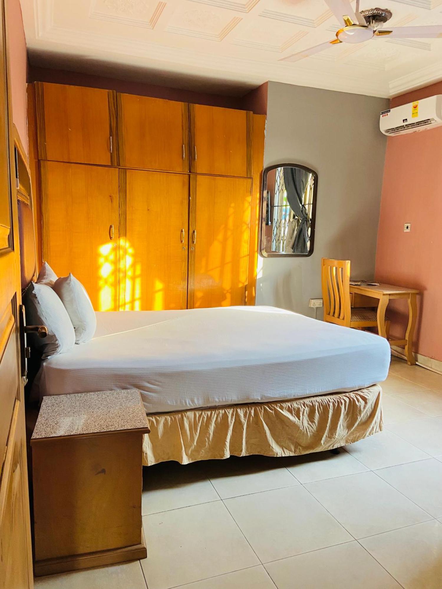 Heaven Gate Hotel Άκρα Εξωτερικό φωτογραφία
