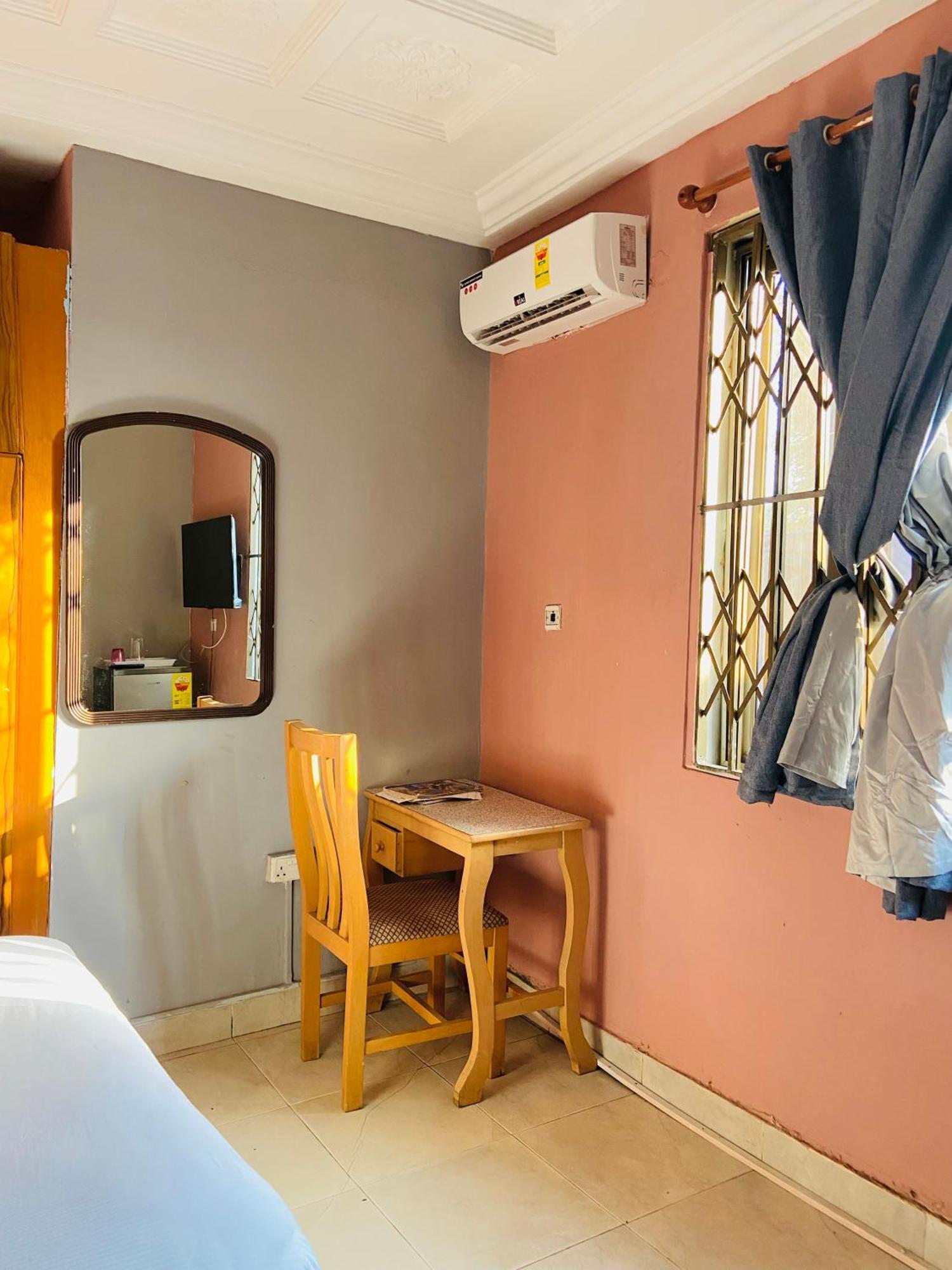 Heaven Gate Hotel Άκρα Εξωτερικό φωτογραφία