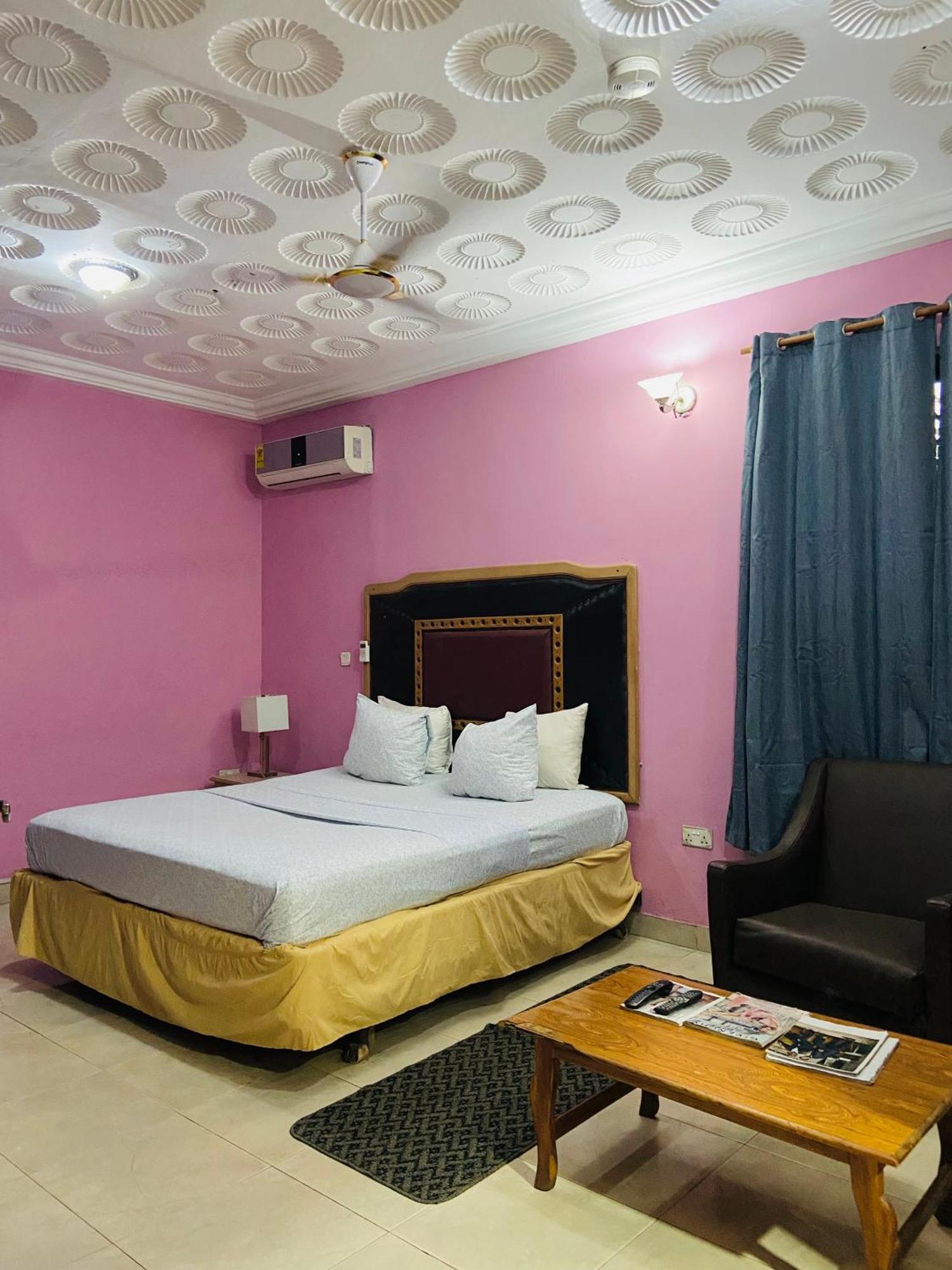 Heaven Gate Hotel Άκρα Εξωτερικό φωτογραφία