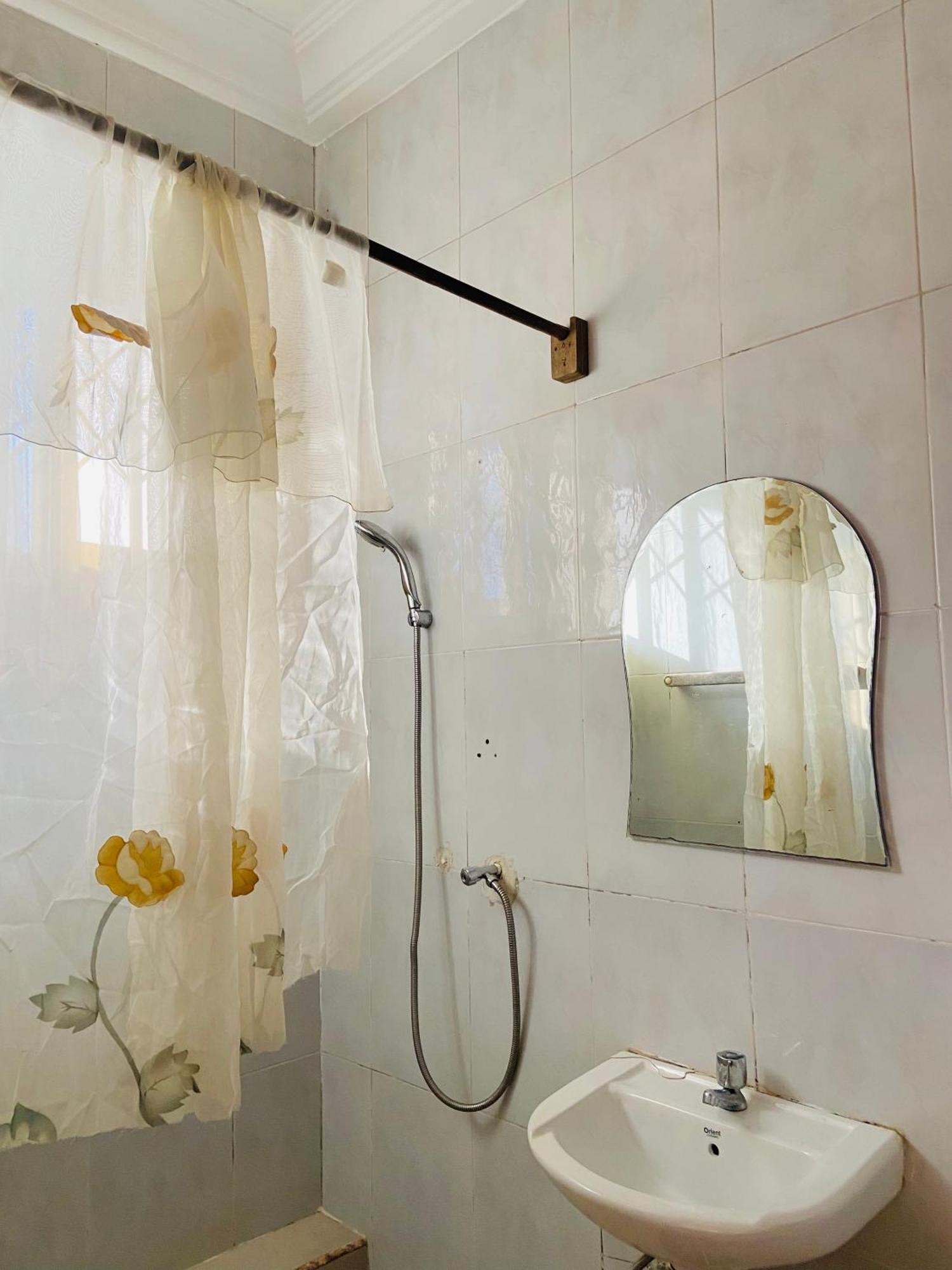 Heaven Gate Hotel Άκρα Εξωτερικό φωτογραφία