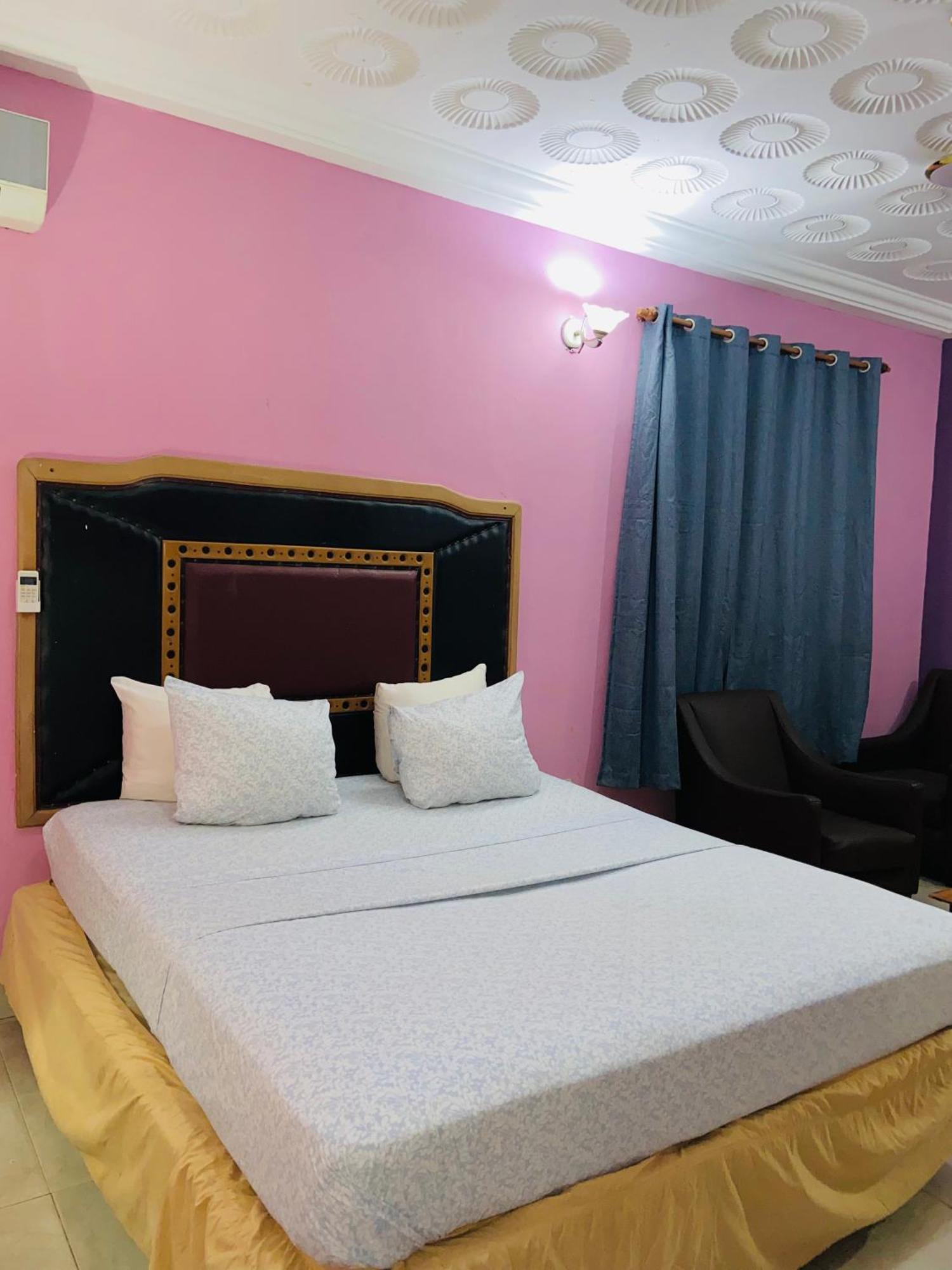 Heaven Gate Hotel Άκρα Εξωτερικό φωτογραφία