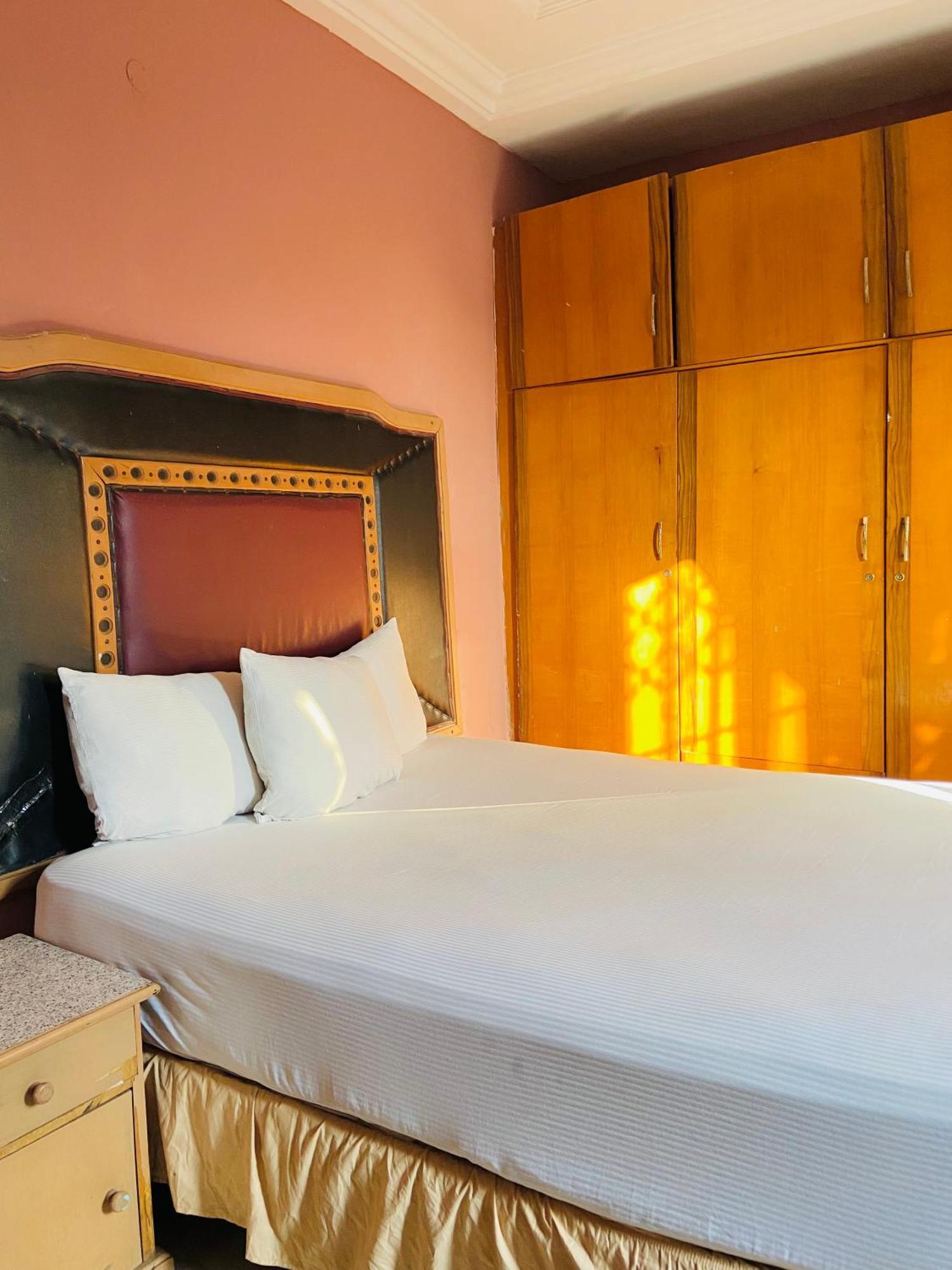 Heaven Gate Hotel Άκρα Εξωτερικό φωτογραφία