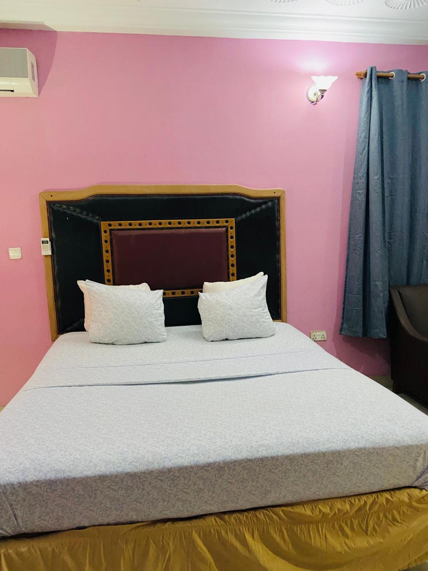 Heaven Gate Hotel Άκρα Εξωτερικό φωτογραφία