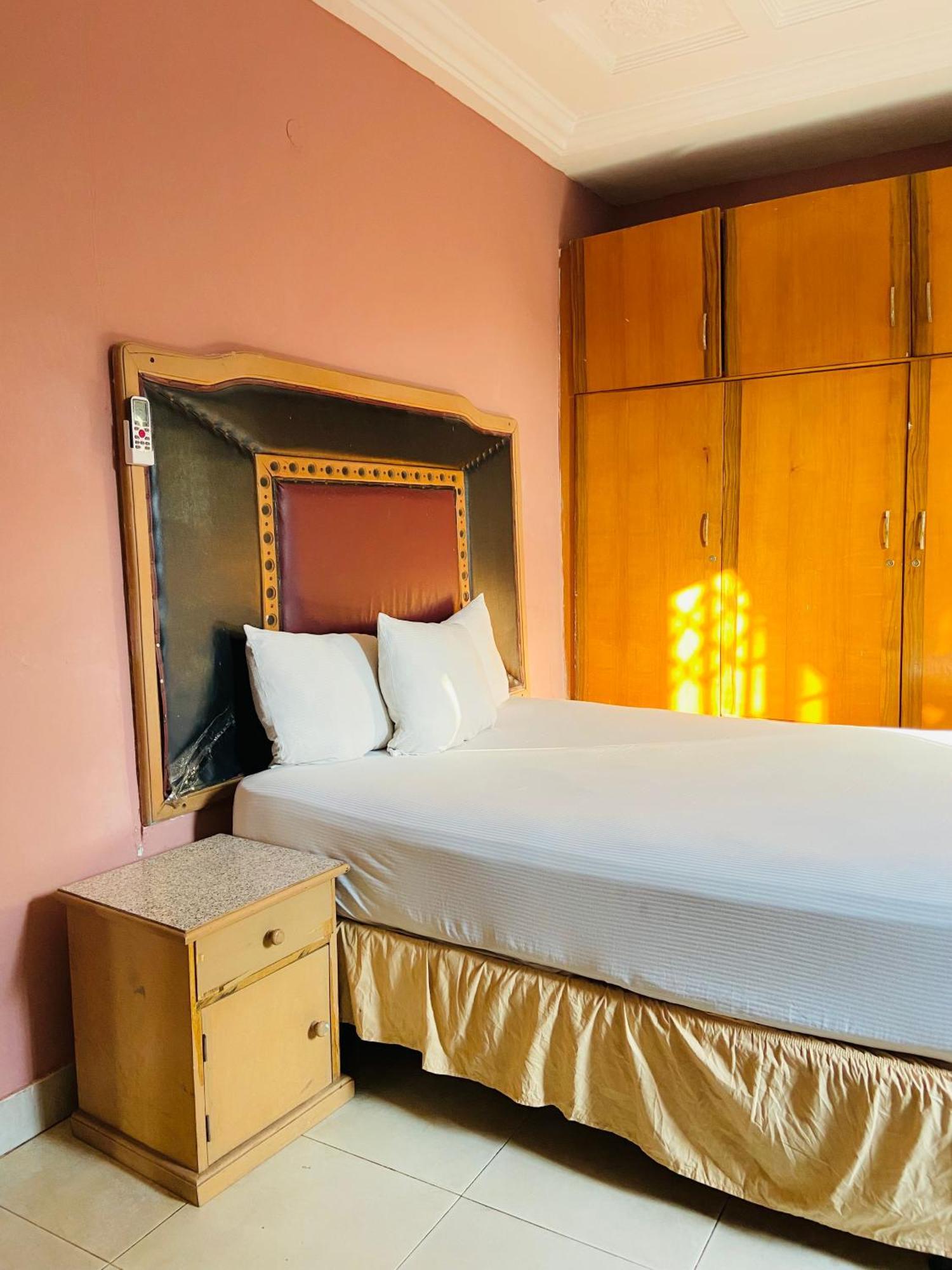 Heaven Gate Hotel Άκρα Εξωτερικό φωτογραφία